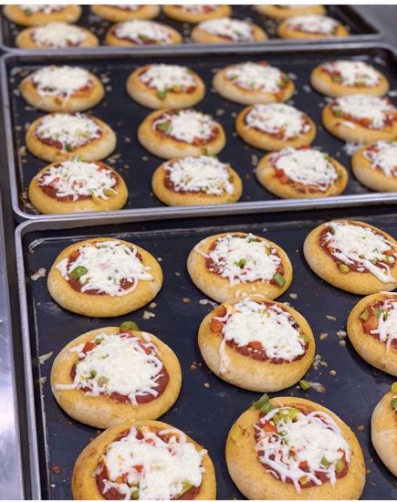 صورة بيتزا الدايت بطحين الاسمر و زيت الزيتون